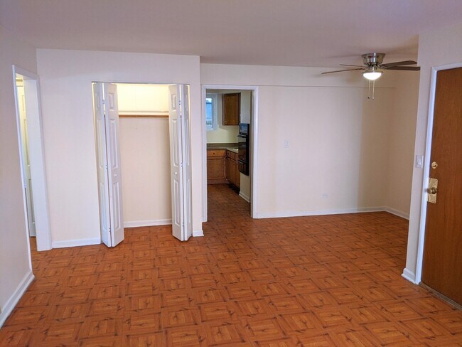 Dining room area - 922 Hinman Ave