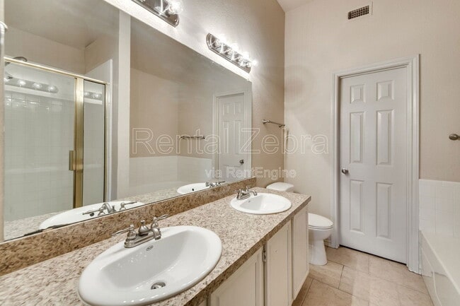 Building Photo - 902 Astaire Ave