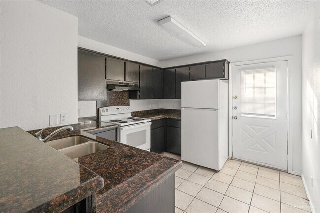 Building Photo - 14 West Dr