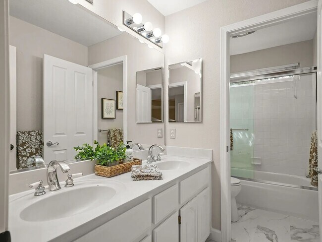 Building Photo - Luxury, comfort, and breathtaking surroundings in Stunning Clayton home!