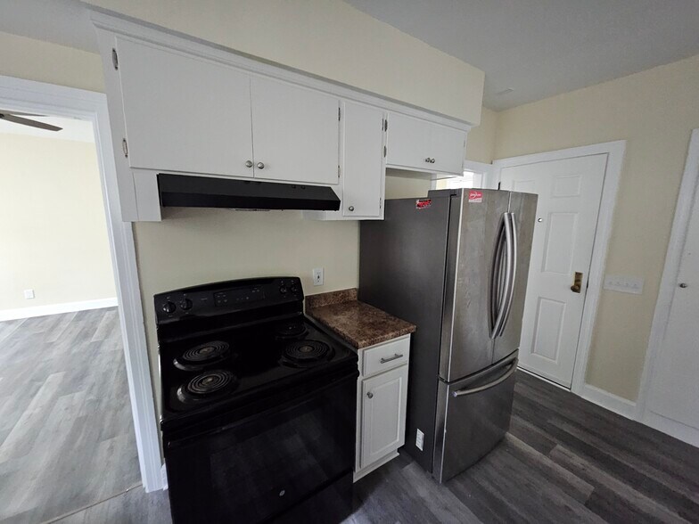 Building Photo - 19 Negus St