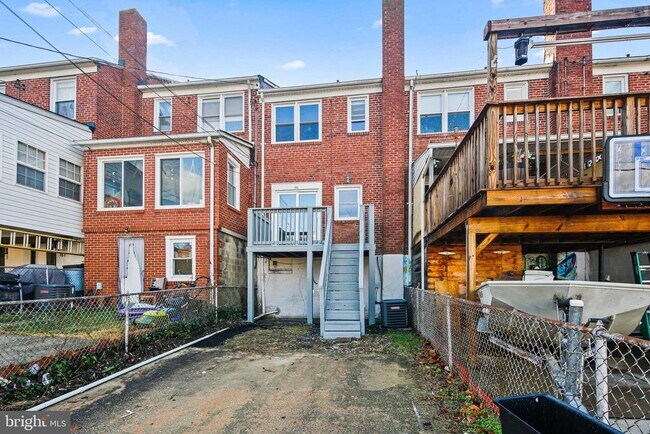 Building Photo - 165 Hampshire Rd