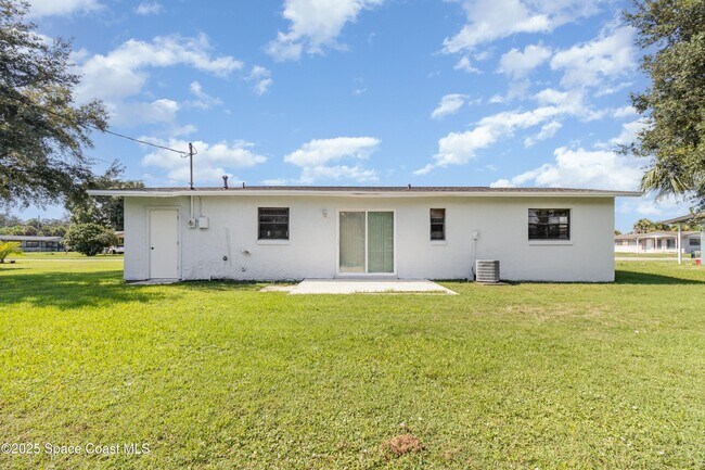 Building Photo - 3648 Tomlin Dr