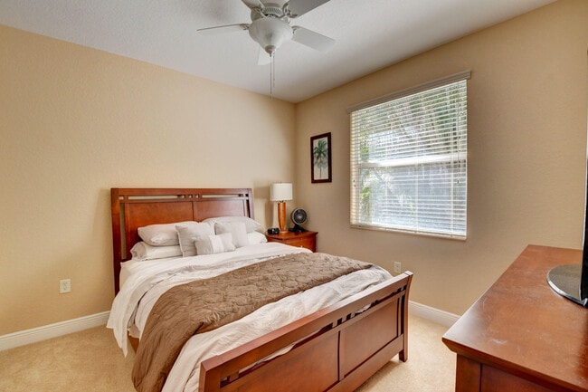 Building Photo - 8891 Starhaven Cove