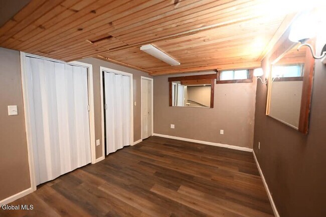Building Photo - 229 Middletown Rd