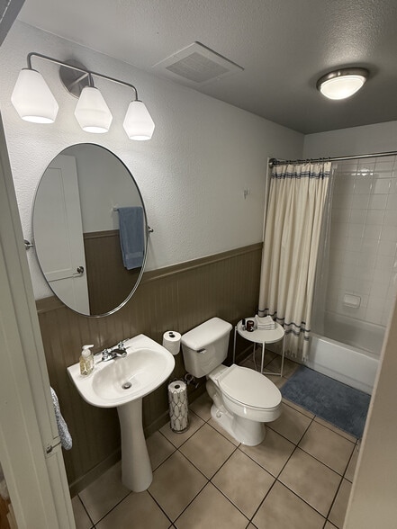 Guest Bathroom - 1441 Central St
