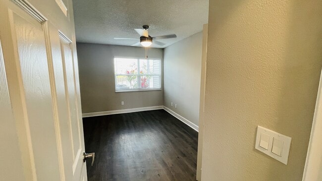 Building Photo - 2536 Woodgate Blvd