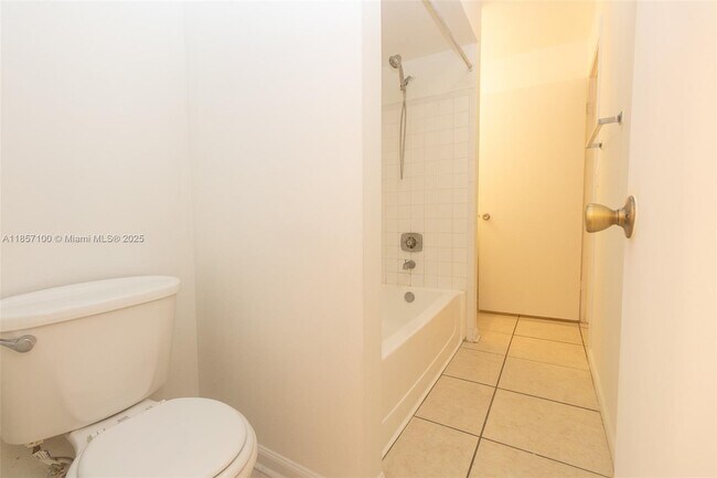 Building Photo - 1237 SW 46th Ave