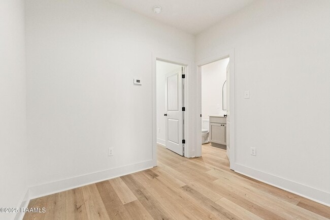 Building Photo - 214 Steiner Oaks
