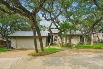 Building Photo - Charming and Centrally Located Home Now Available with Inground Pool. Realtor Commmission:$750