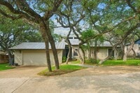 Building Photo - Charming and Centrally Located Home Now Available with Inground Pool. Realtor Commmission:$750