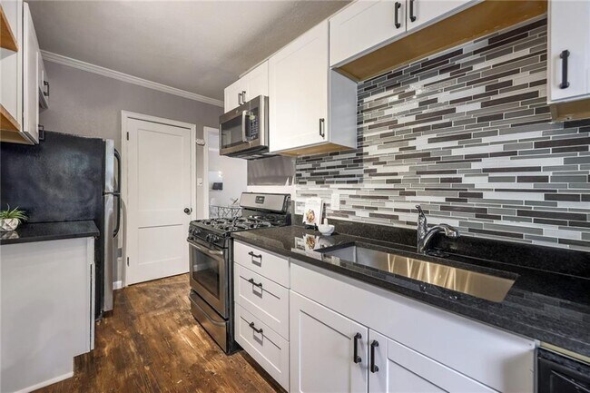 Building Photo - 1507 Pease Rd