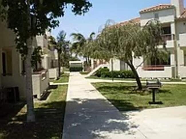 Building Photo - Available 2 bedroom/2 bath condo in a grea...