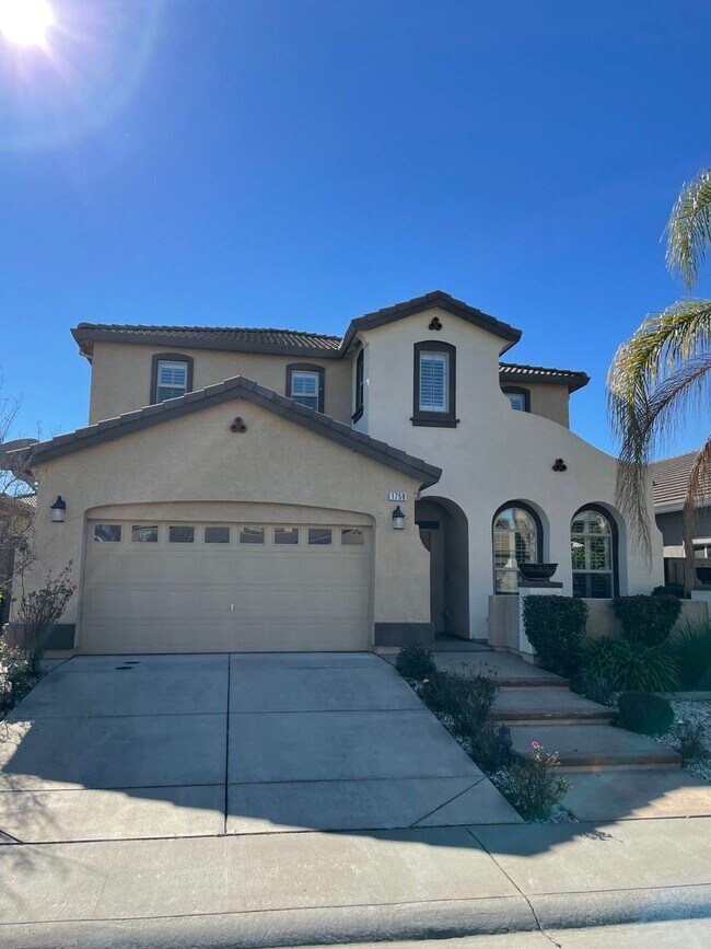 Building Photo - BEAUTIFUL 2 STORY IN WEST ROSEVILLE! 4 BEDROOM, 3 BATH, 3 CAR GARAGE, WITH LOW MAINTENANCE YARD!
