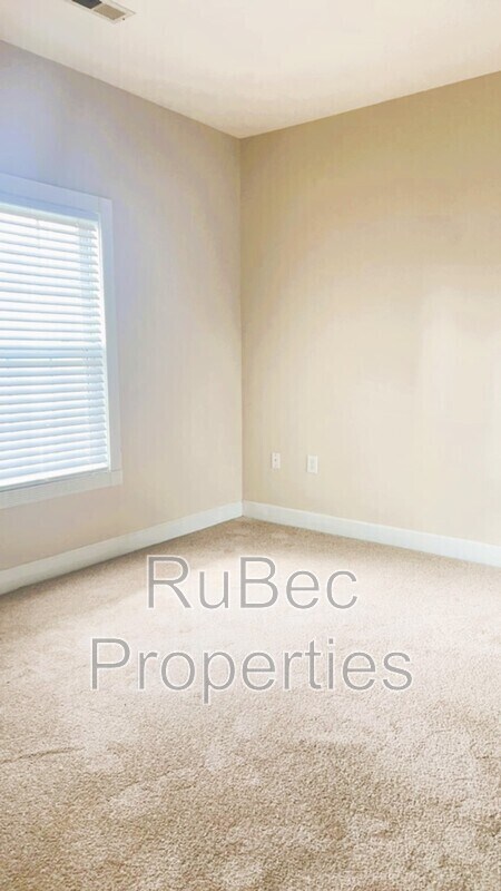 Building Photo - 8967 Meadow Vista Rd