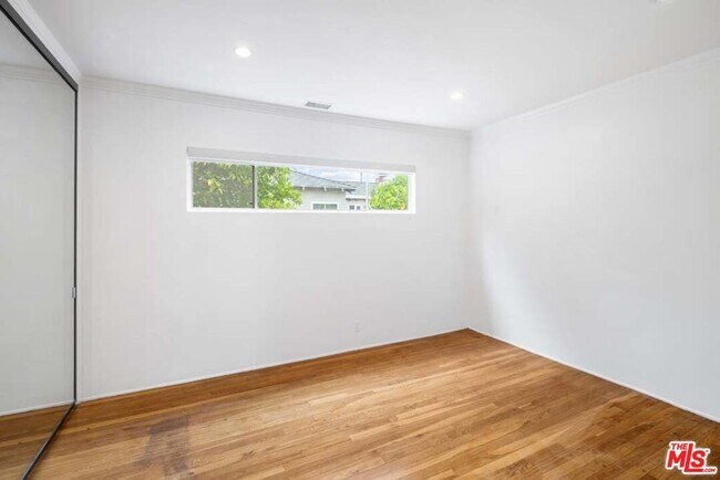 Building Photo - 4753 Saloma Ave