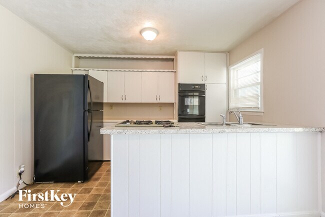 Building Photo - 8405 E 47th St