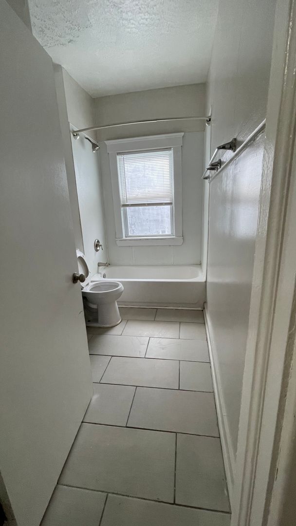Building Photo - Completely remodeled 2 bedroom apartment n...