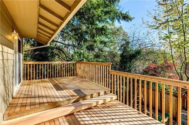 Building Photo - Edmonds Rental Home – Updated 3 Bedroom in...