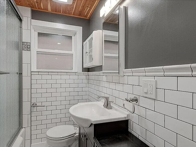 Building Photo - Classic Fauntleroy Home on a Spacious Lot ...