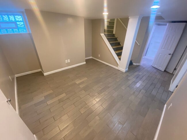 Building Photo - 4 Bedroom- Grandview
