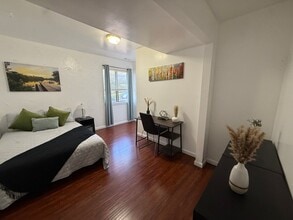 Building Photo - 68 E 200 S