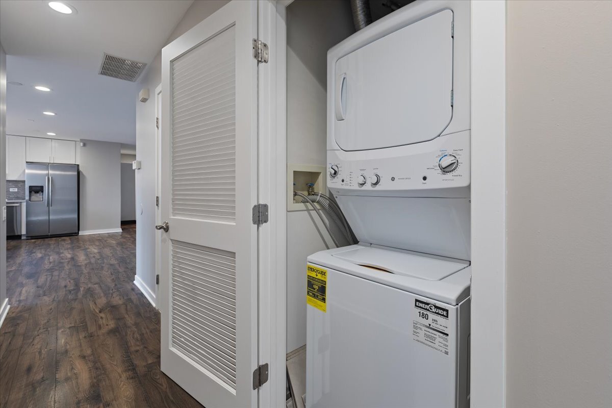 Building Photo - 222 S Racine Ave