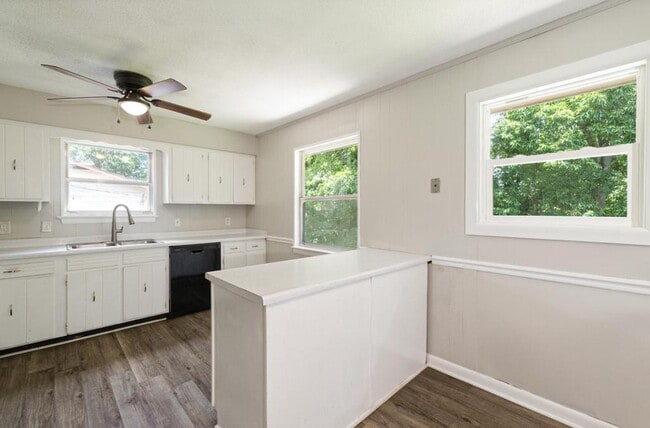 Primary Photo - 220 Rolling Ridge Dr