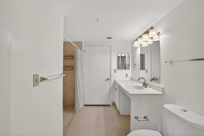 Building Photo - 3020 NE 32nd Ave