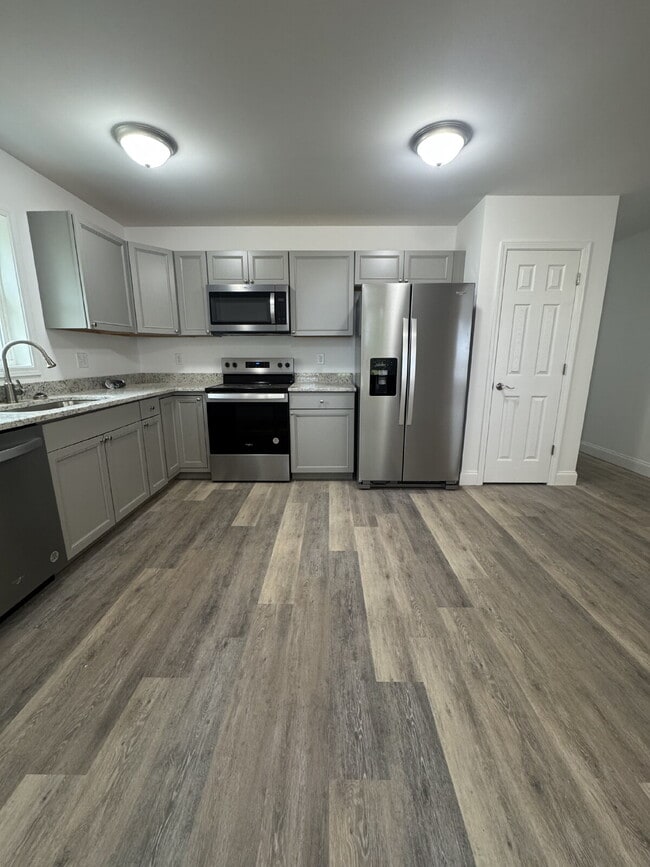 Building Photo - "Charming 3-Bedroom Retreat with 2 Full Baths on Quinn Hill Lane, Mars Hill!"