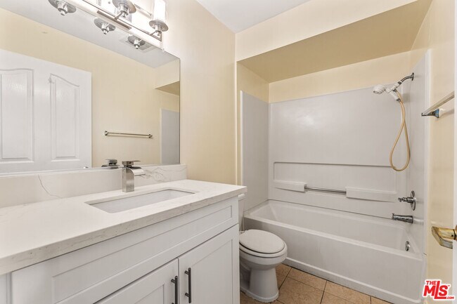 Building Photo - 4755 Templeton St