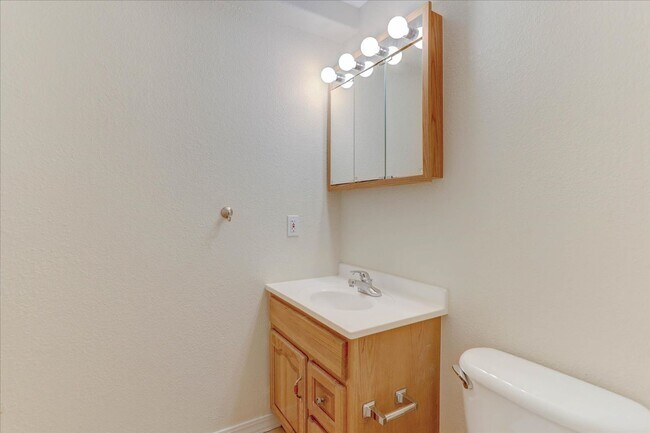 Building Photo - 930 Button Rock Dr