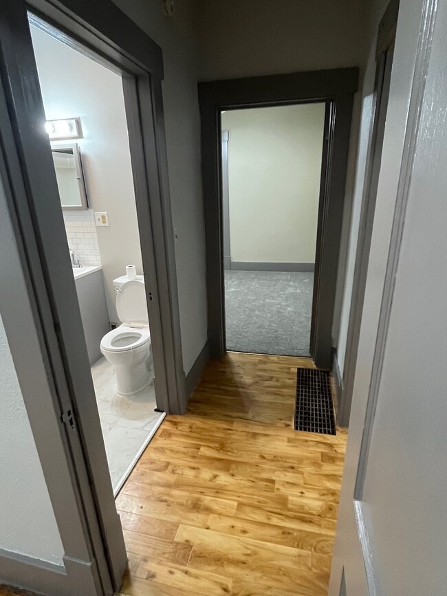 Building Photo - 817 N 5th St