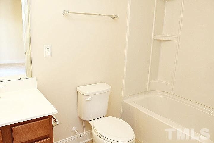 Building Photo - Room in Townhome on Suffield Way