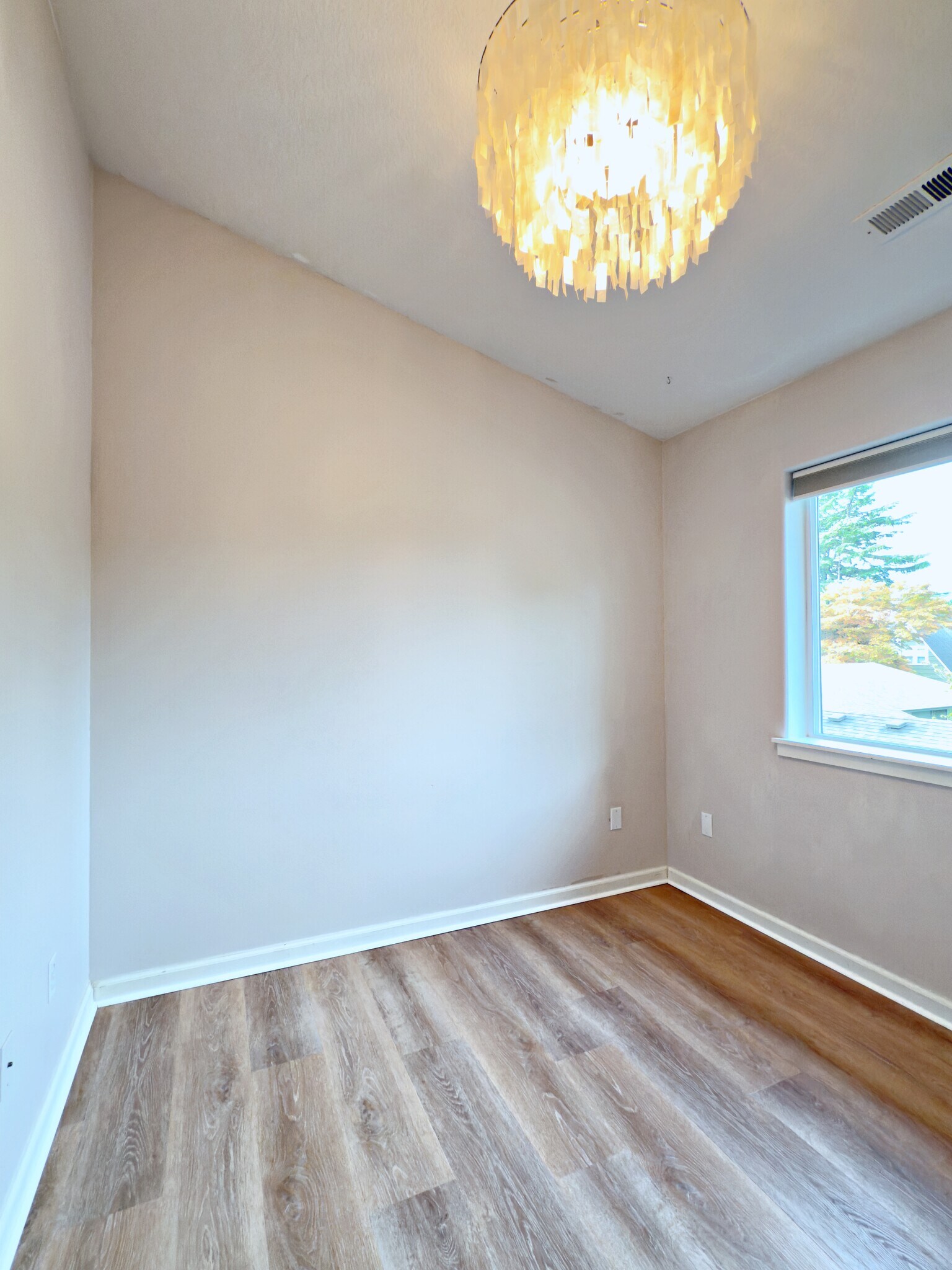 Building Photo - 411 SE 52nd Ave