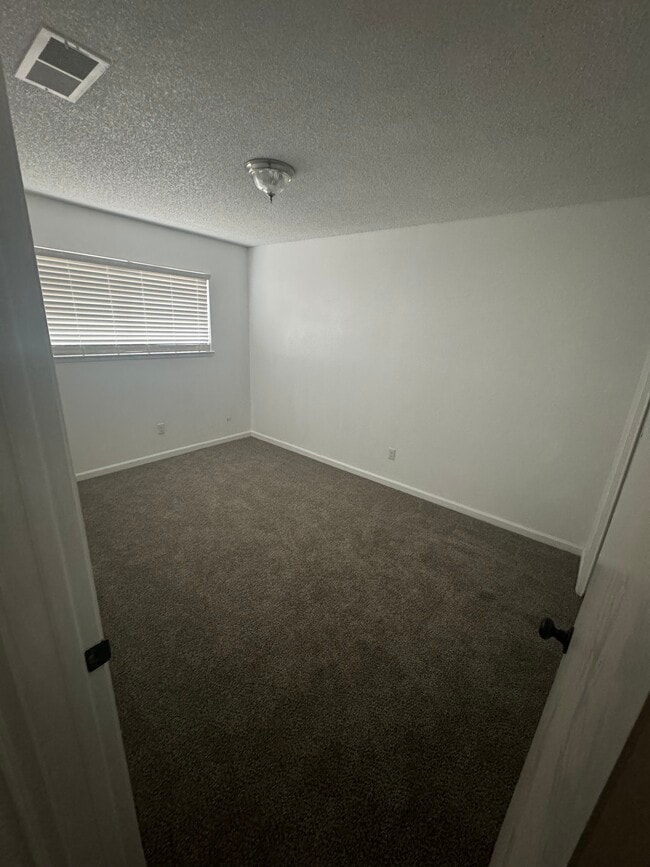 Building Photo - 1830 E Laura Ave