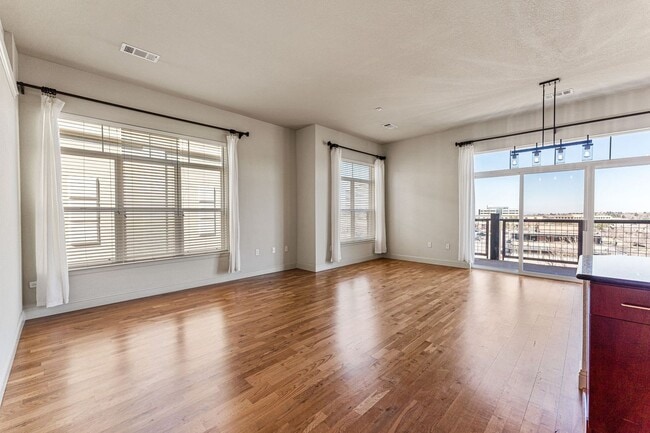 Building Photo - Penthouse level Condo in Greenwood Village!