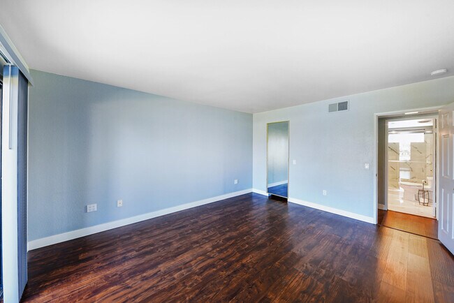 Building Photo - 40498 Bay Hill Way