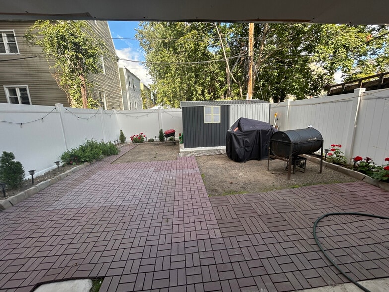 Building Photo - 94 Eaton Pl