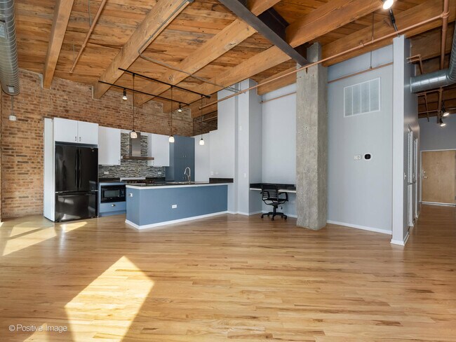 Building Photo - 1040 W Adams St