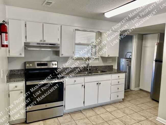 Building Photo - 1636 Keeble St