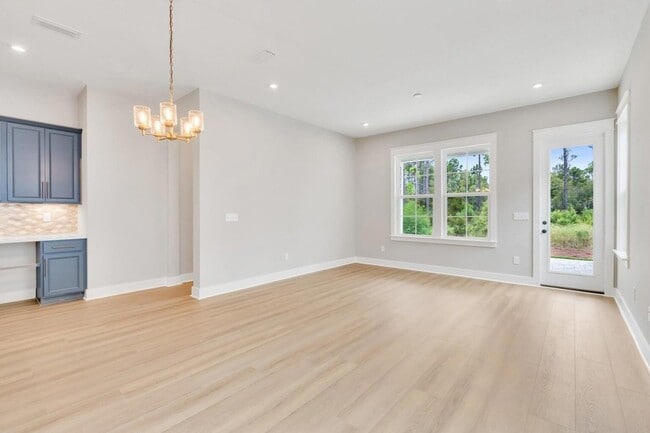 Building Photo - 299 Suwannee Dr