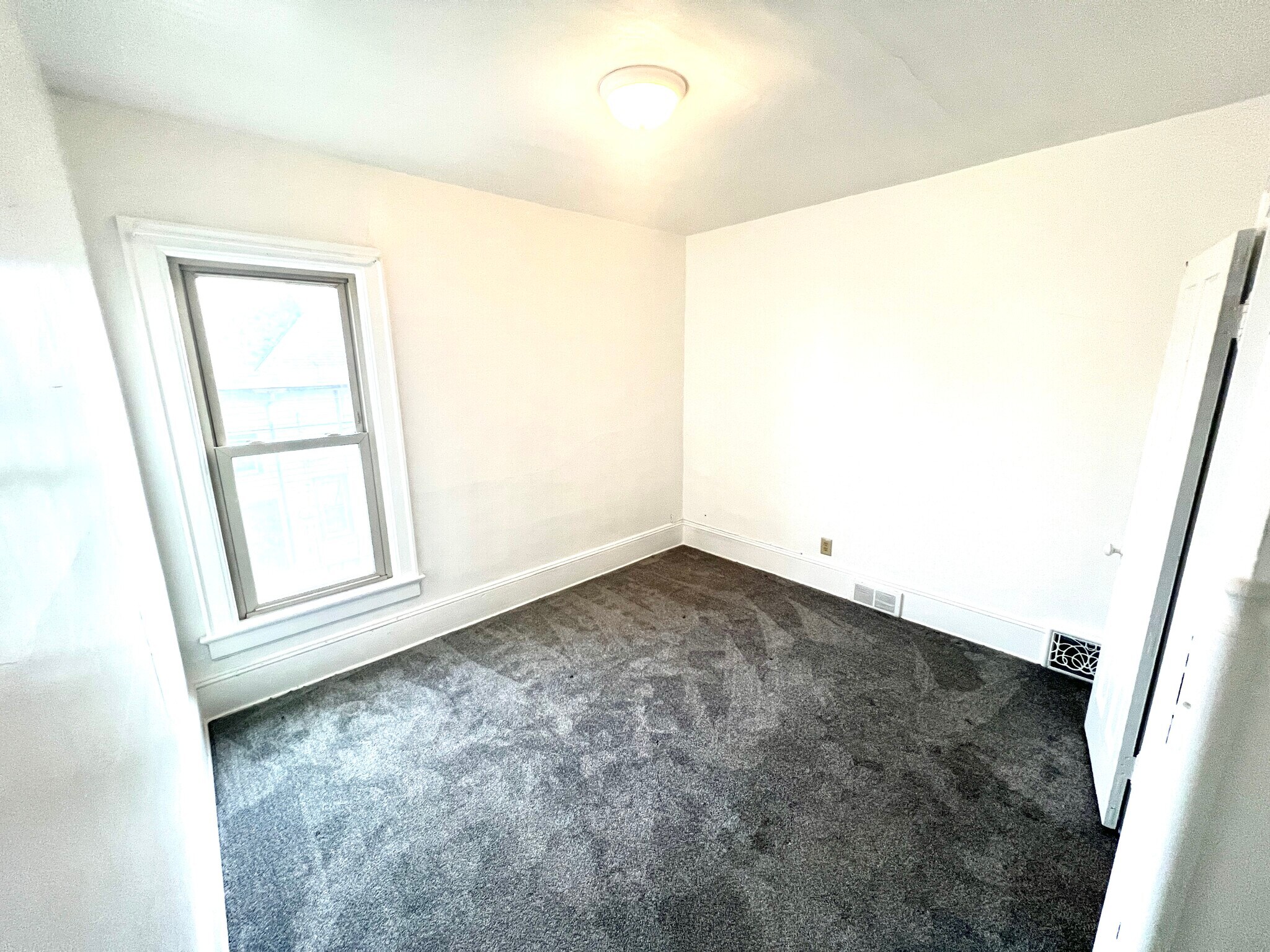 Building Photo - 3027 W Mount Vernon Ave