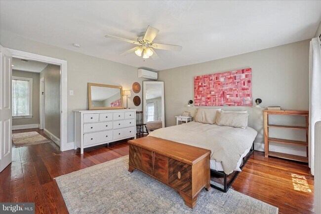 Building Photo - 466 Conarroe St