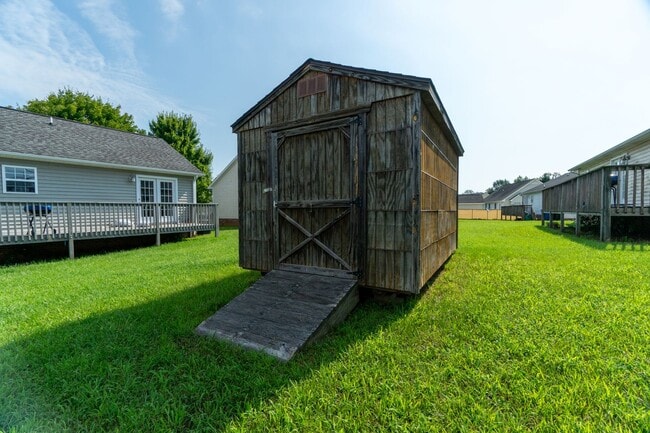 Building Photo - Beautiful one-level 3-Bedroom 2-Bath Ranch...