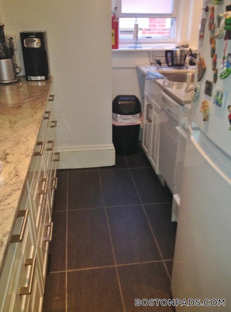 Building Photo - 465 Park Dr