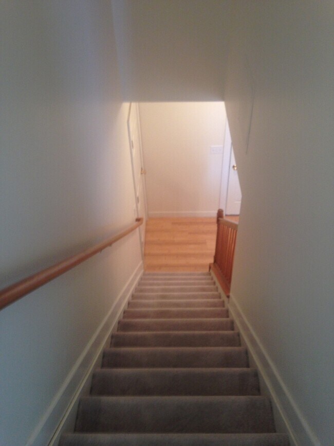 Building Photo - 2345 Meadowpoint Dr