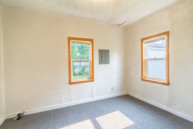 Building Photo - 2818 Hanson St