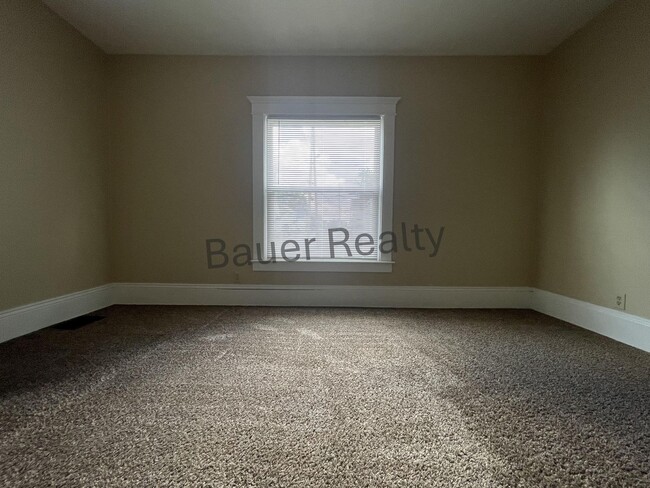 Building Photo - Three Beds, One and a Half Baths