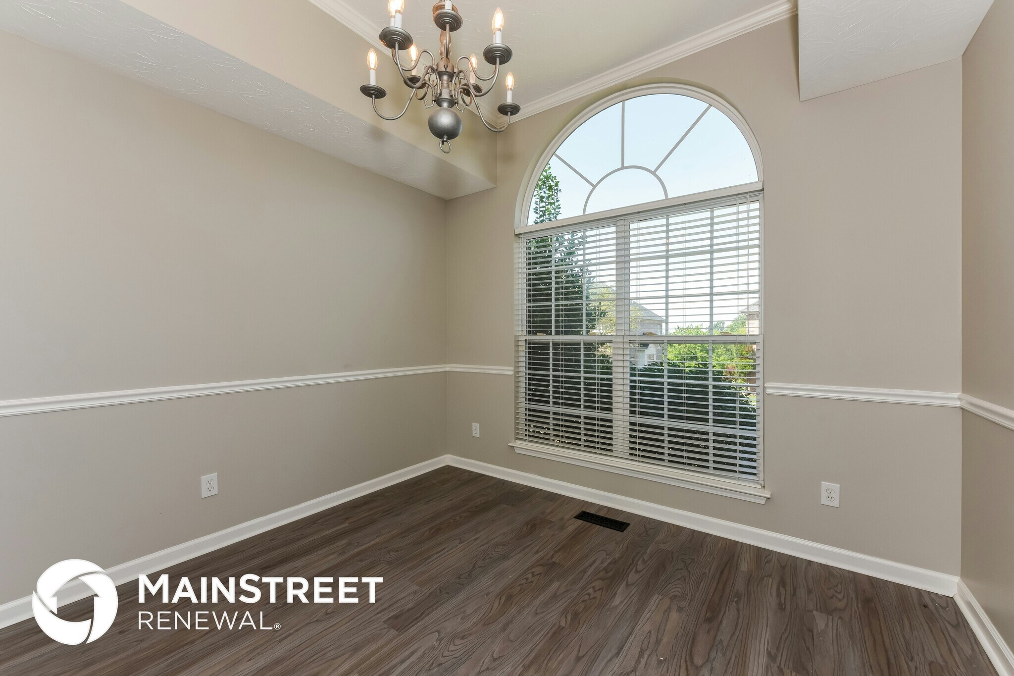 Building Photo - 160 Walton Trce S